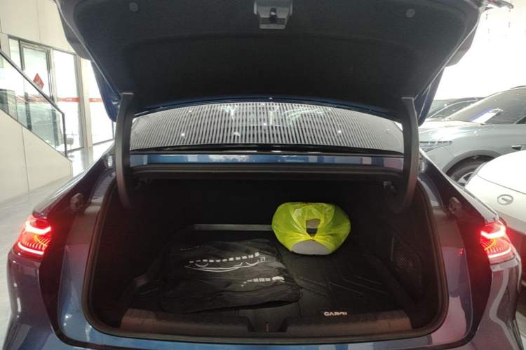 Used Geely Galaxy 8 2025 130km EM-i Deluxe Edition Trunk