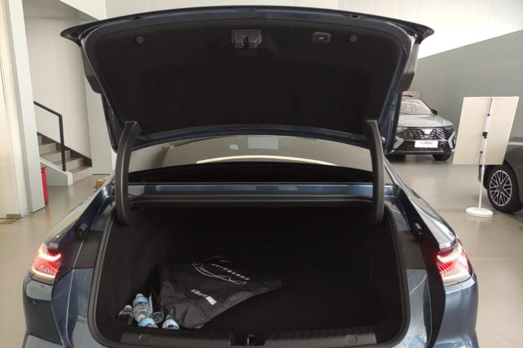 Used Geely Galaxy 8 2025 130km EM-i Flagship Edition Trunk