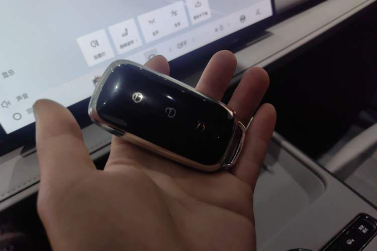 Used Geely Galaxy 8 2025 130km EM-i Deluxe Edition Vehicle Key
