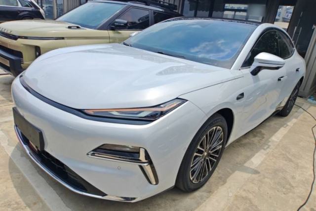 Used Geely Galaxy 8 2025 130km EM-i Prestige Edition