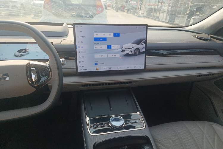 Used Geely Galaxy 8 2025 130km EM-P Starship Edition Audio And AC Panel