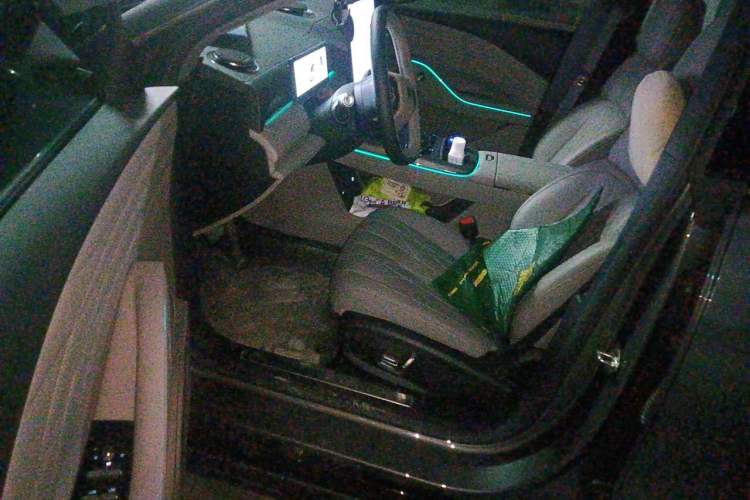Used Geely Galaxy 8 2025 130km EM-i Deluxe Edition Driver Seat