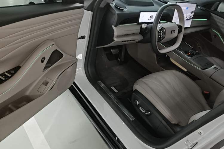 Used Geely Galaxy 8 2025 130km EM-P Starship Edition Driver Seat