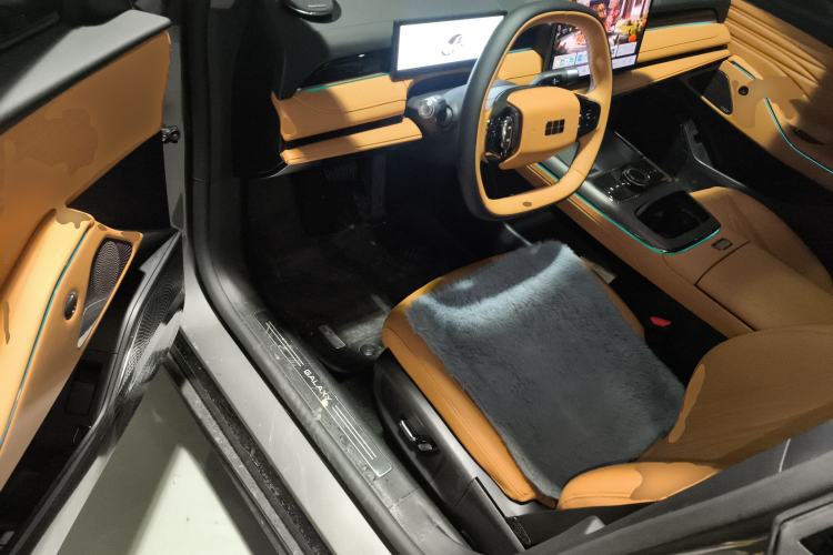 Used Geely Galaxy 8 2025 130km EM-i Prestige Edition Driver Seat
