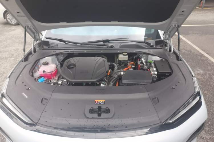 Used Geely Galaxy 8 2025 130km EM-i Flagship Edition Engine Bay