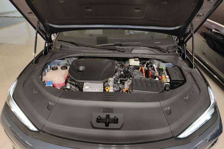 Used Geely Galaxy 8 2025 130km EM-P Starship Edition Engine Bay