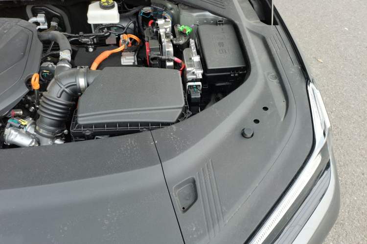 Used Geely Galaxy 8 2025 130km EM-i Flagship Edition Engine Bay Left