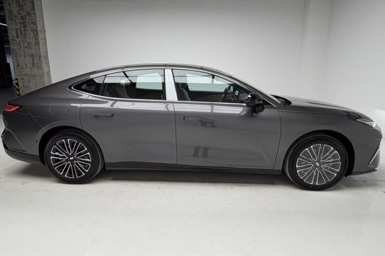 Used Geely Galaxy 8 2025 130km EM-i Deluxe Edition Exterior 2