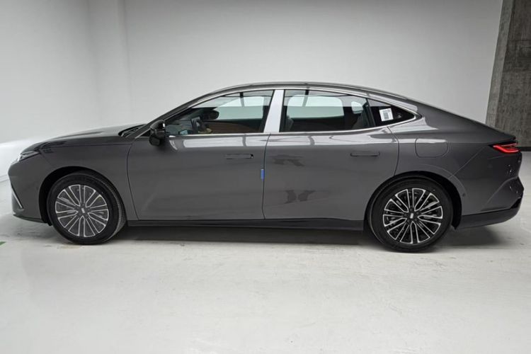 Used Geely Galaxy 8 2025 130km EM-i Deluxe Edition Exterior 3