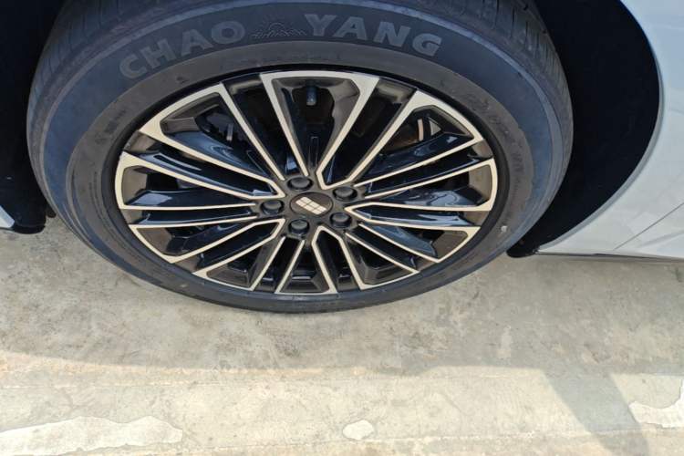 Used Geely Galaxy 8 2025 130km EM-i Prestige Edition Exterior 4