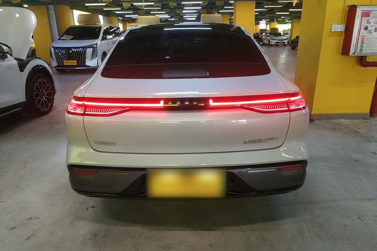 Used Geely Galaxy 8 2025 130km EM-i Flagship Edition Exterior 4