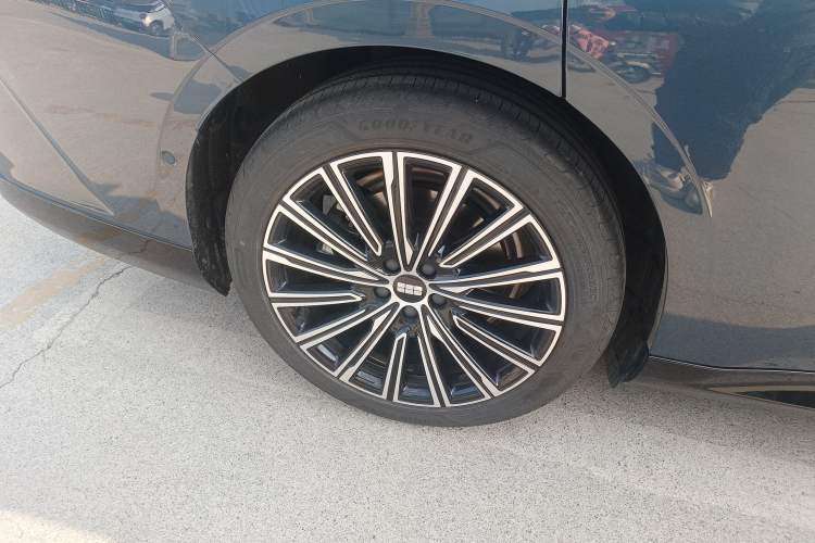 Used Geely Galaxy 8 2025 130km EM-P Starship Edition Exterior 5