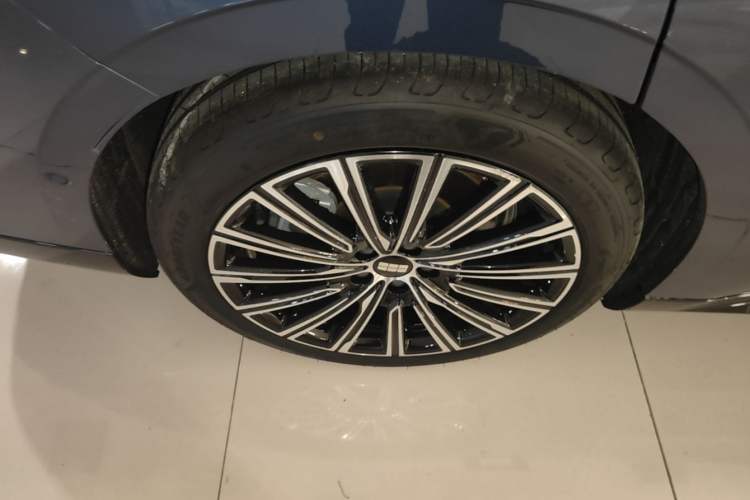 Used Geely Galaxy 8 2025 130km EM-P Starship Edition Exterior 5