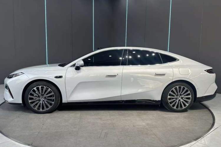 Used Geely Galaxy 8 2025 130km EM-P Starship Edition Exterior 5
