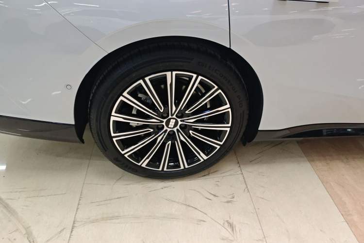 Used Geely Galaxy 8 2025 130km EM-i Flagship Edition Exterior 8