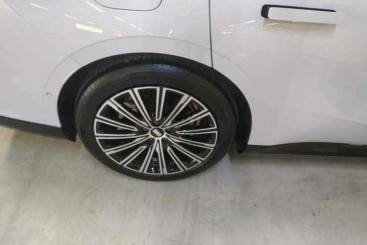 Used Geely Galaxy 8 2025 130km EM-i Flagship Edition Exterior 8