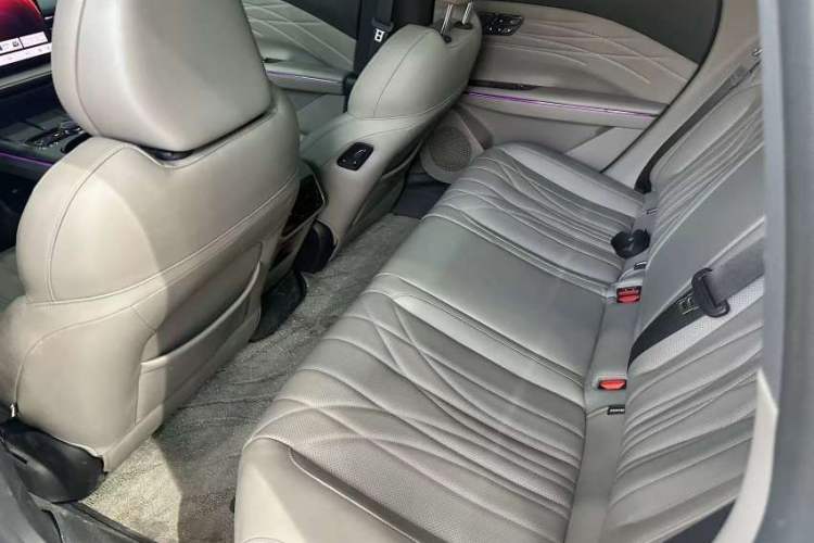 Used Geely Galaxy 8 2025 130km EM-P Starship Edition Exterior 9