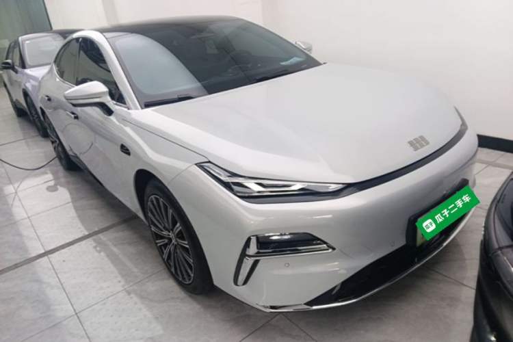 Used Geely Galaxy 8 2025 130km EM-P Exploration Edition Front Right 45 Deg