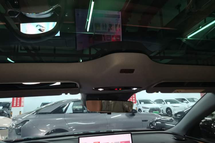Used Geely Galaxy 8 2025 130km EM-i Prestige Edition Headliner
