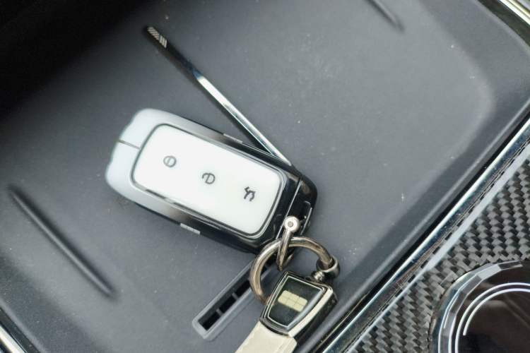 Used Geely Galaxy 8 2025 130km EM-i Flagship Edition Interior 1