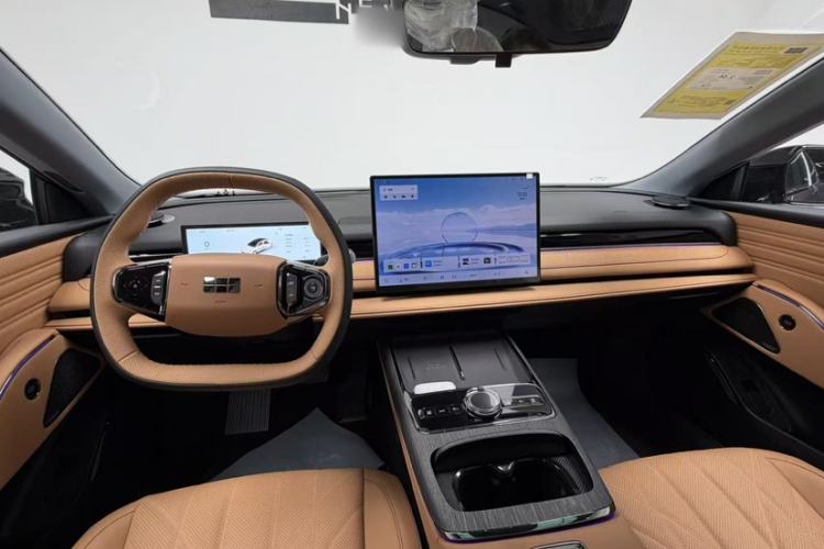 Used Geely Galaxy 8 2025 130km EM-i Deluxe Edition Interior 1