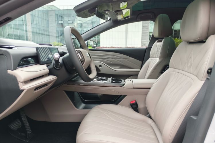 Used Geely Galaxy 8 2025 130km EM-i Flagship Edition Interior 1