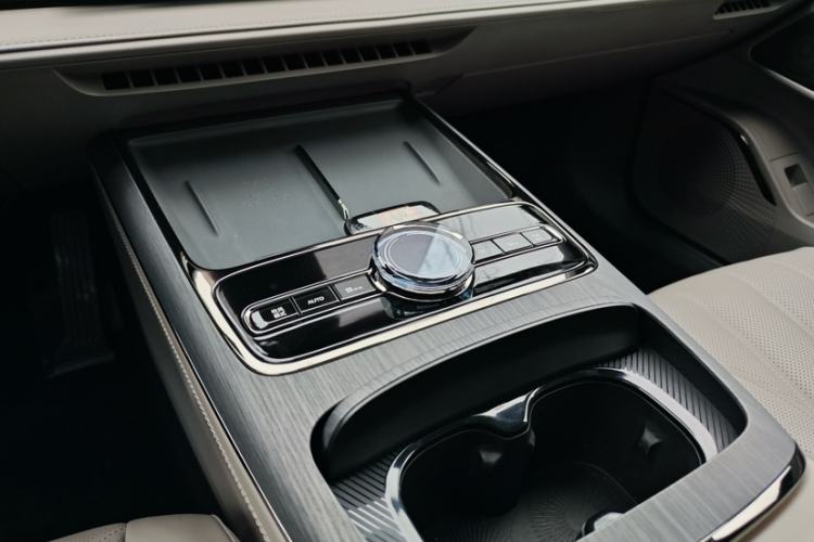Used Geely Galaxy 8 2025 130km EM-i Flagship Edition Interior 10