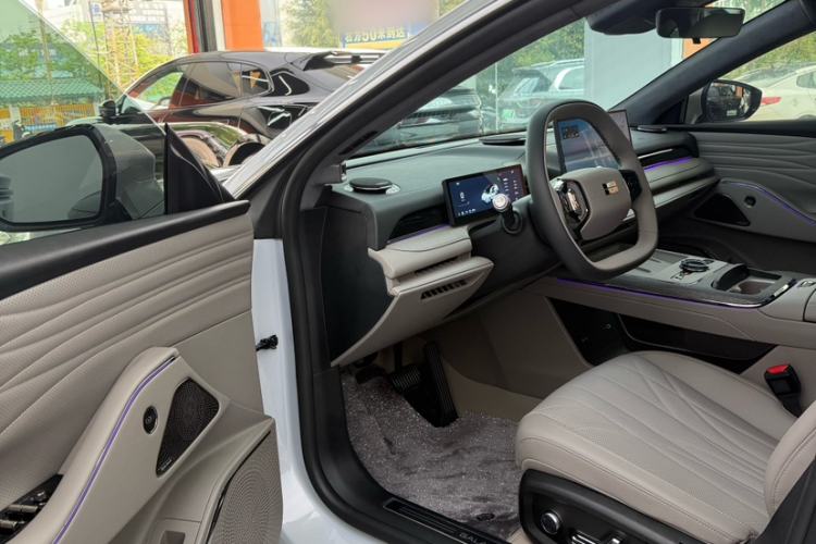Used Geely Galaxy 8 2025 130km EM-P Exploration Edition Interior 2
