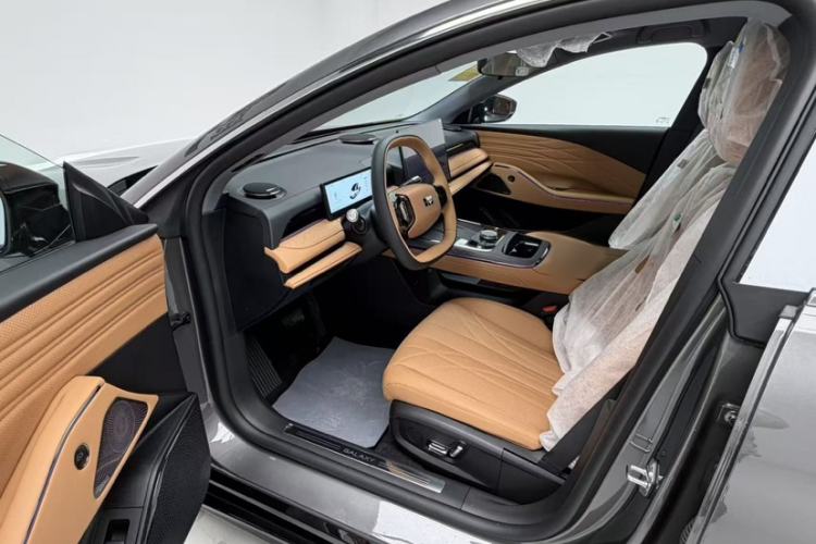 Used Geely Galaxy 8 2025 130km EM-i Deluxe Edition Interior 2
