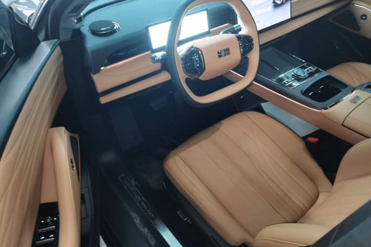 Used Geely Galaxy 8 2025 130km EM-i Prestige Edition Interior 3