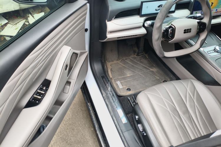 Used Geely Galaxy 8 2025 130km EM-i Flagship Edition Interior 3