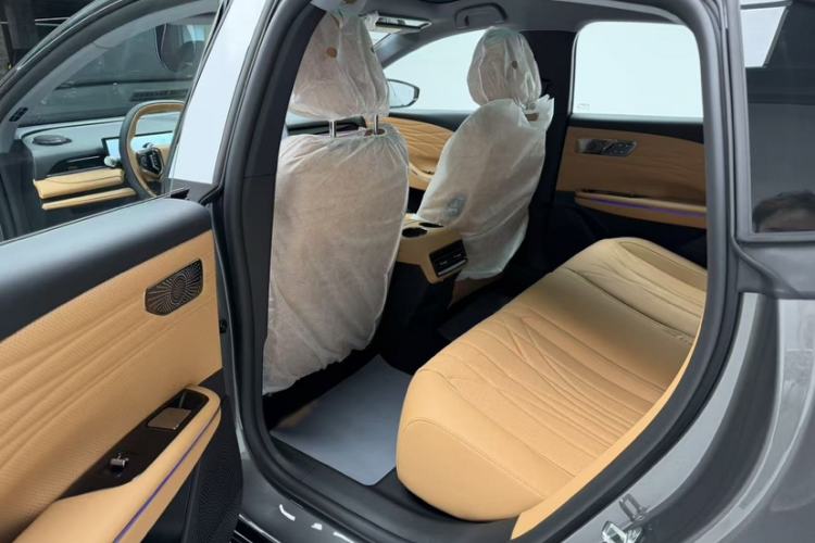 Used Geely Galaxy 8 2025 130km EM-i Deluxe Edition Interior 3