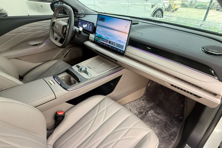 Used Geely Galaxy 8 2025 130km EM-P Exploration Edition Interior 4