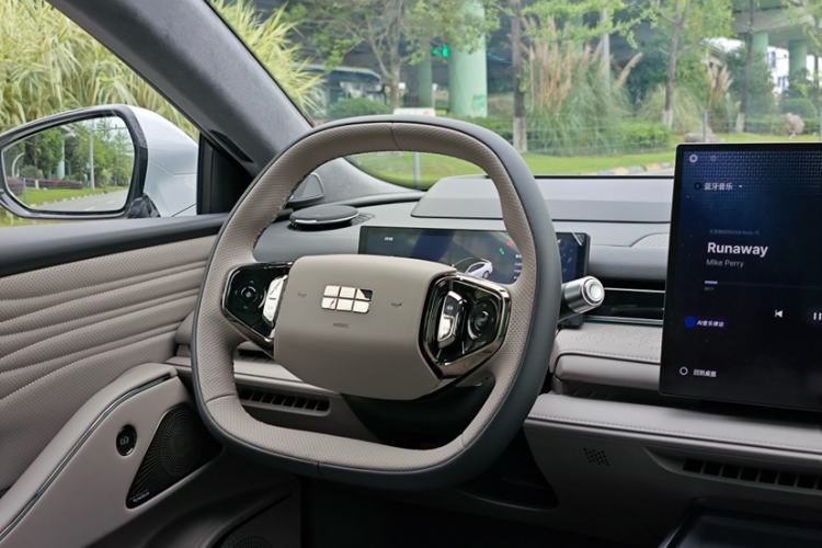 Used Geely Galaxy 8 2025 130km EM-i Flagship Edition Interior 5