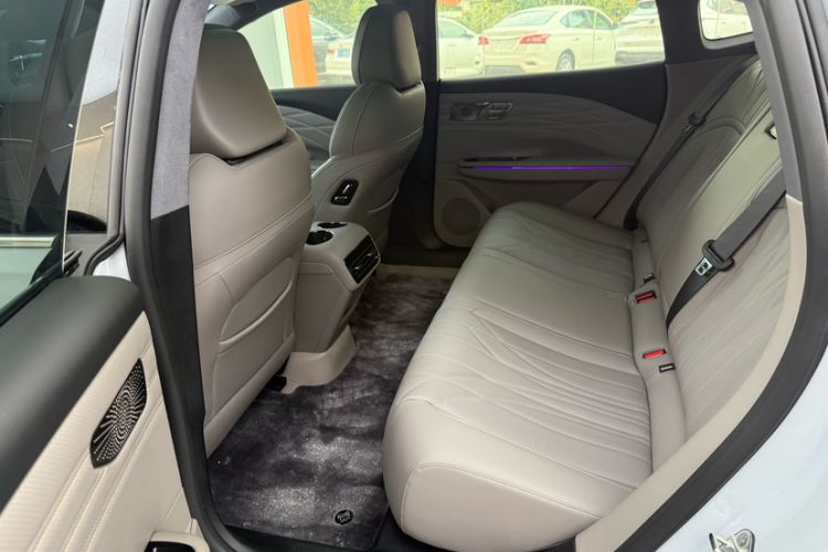 Used Geely Galaxy 8 2025 130km EM-P Exploration Edition Interior 7