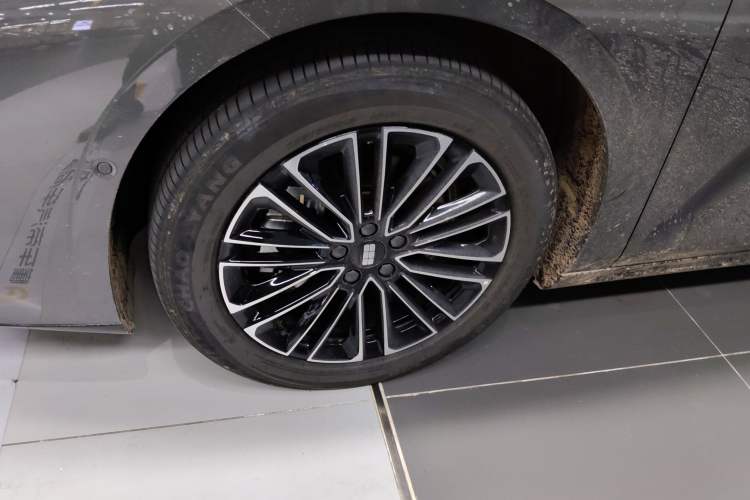Used Geely Galaxy 8 2025 130km EM-i Deluxe Edition Left Front Wheel Hub