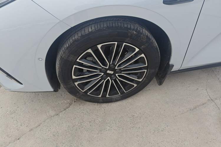 Used Geely Galaxy 8 2025 130km EM-i Prestige Edition Left Front Wheel Hub