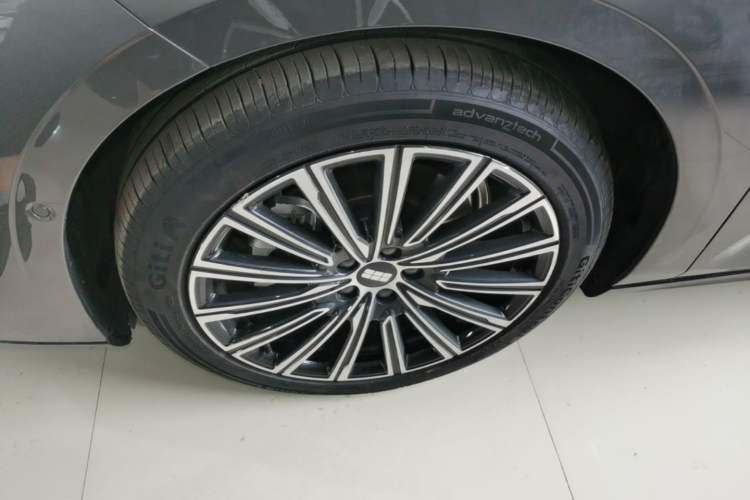 Used Geely Galaxy 8 2025 130km EM-i Flagship Edition Left Front Wheel Hub
