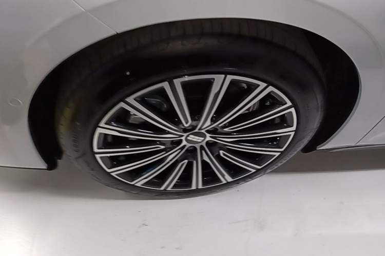Used Geely Galaxy 8 2025 130km EM-P Exploration Edition Left Front Wheel Hub