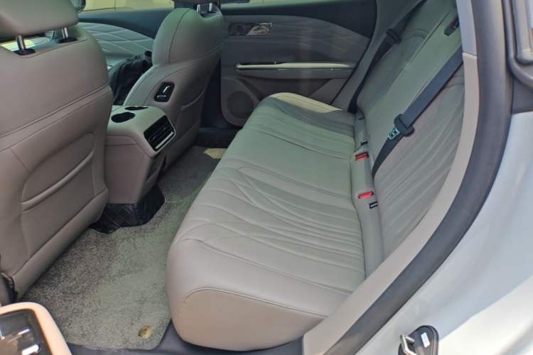 Used Geely Galaxy 8 2025 130km EM-i Prestige Edition Left Rear Seat