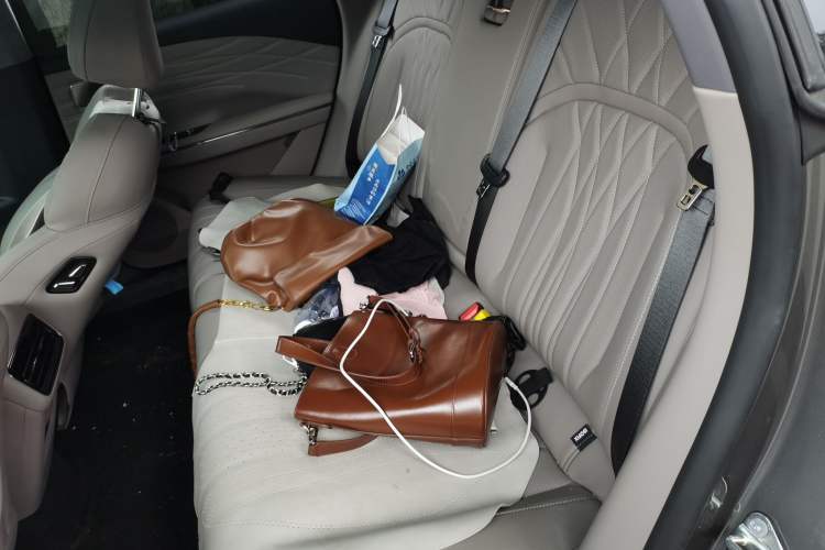 Used Geely Galaxy 8 2025 130km EM-i Flagship Edition Left Rear Seat