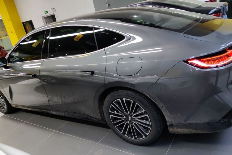 Used Geely Galaxy 8 2025 130km EM-i Deluxe Edition Left Side
