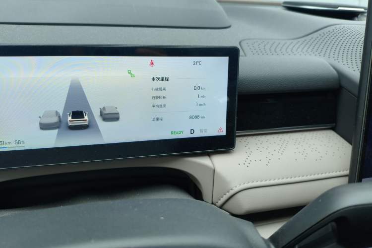 Used Geely Galaxy 8 2025 130km EM-i Flagship Edition Odometer Close Up