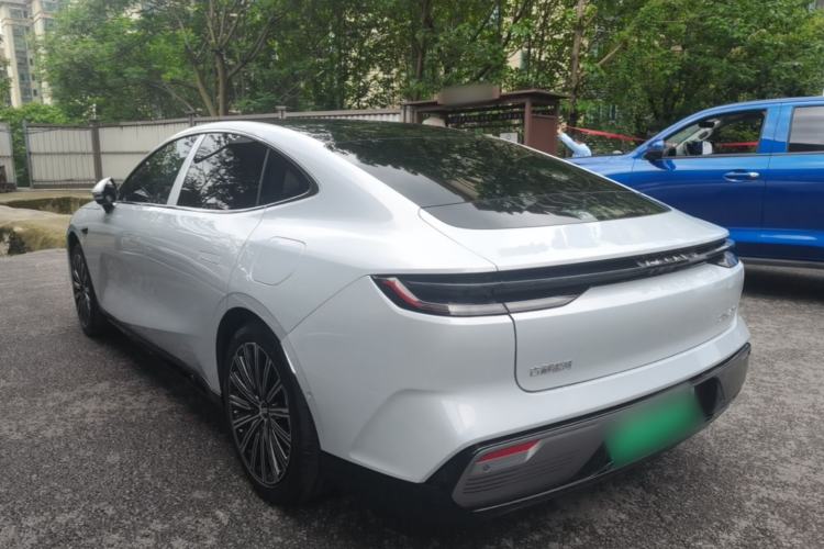 Used Geely Galaxy 8 2025 130km EM-i Flagship Edition Rear Left 45 Deg