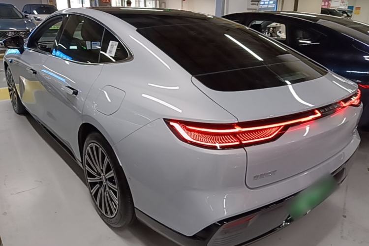 Used Geely Galaxy 8 2025 130km EM-P Exploration Edition Rear Left 45 Deg