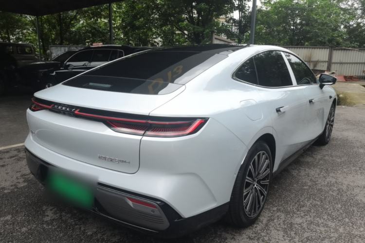 Used Geely Galaxy 8 2025 130km EM-i Flagship Edition Rear Right 45 Deg