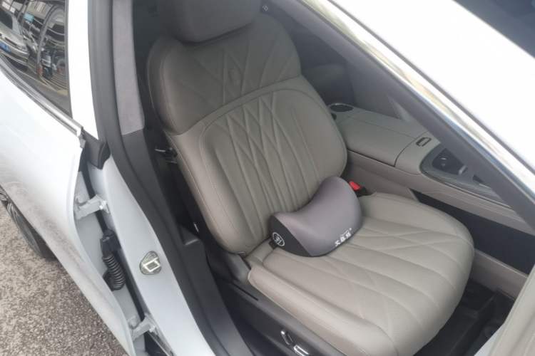 Used Geely Galaxy 8 2025 130km EM-i Flagship Edition Right Front Seat