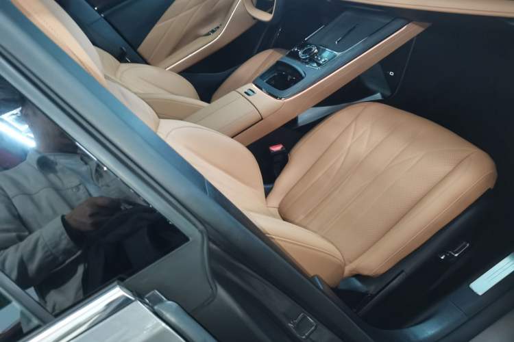 Used Geely Galaxy 8 2025 130km EM-i Prestige Edition Right Front Seat