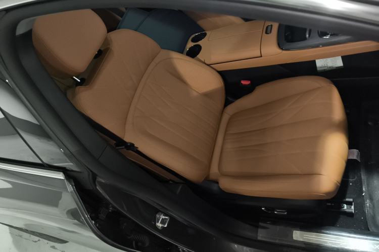 Used Geely Galaxy 8 2025 130km EM-i Prestige Edition Right Front Seat