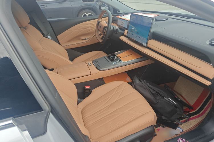 Used Geely Galaxy 8 2025 130km EM-i Prestige Edition Right Front Seat